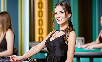 Hình ảnh minh họa trò chơi xổ số và đá gà truyền thống.
